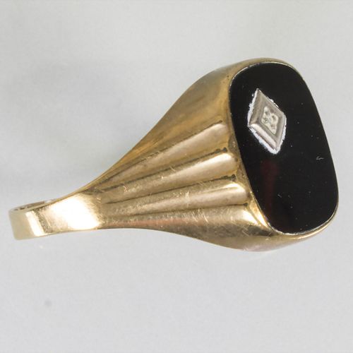 Siegelring / A 8 ct gold seal ring Material: Gelbgold Au 333/000, mit Schmuckste&hellip;