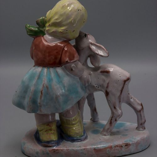 Keramik Figur 'Mädchen mit Reh' / A ceramic figure 'girl with a deer', wohl Wien&hellip;