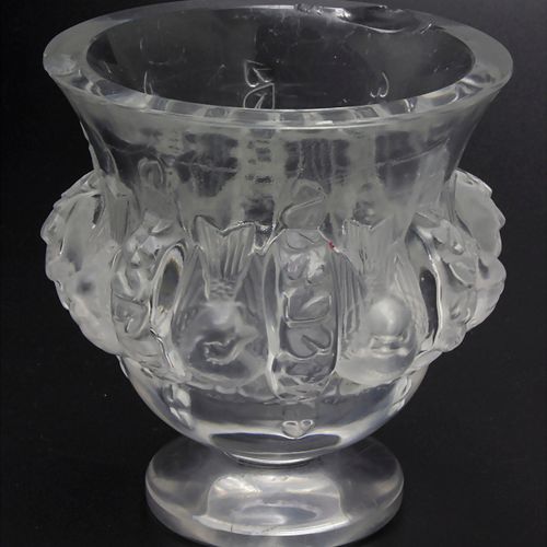 Konvolut aus 8 Teilen Glaskunst / A set of 8 art glass pieces, 20. Jh. Bestehend&hellip;