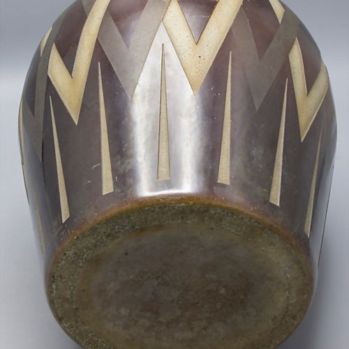 Art Déco Vase / An Art Deco vase, ACNI, Frankreich, um 1920 Matériau : fonte, ém&hellip;