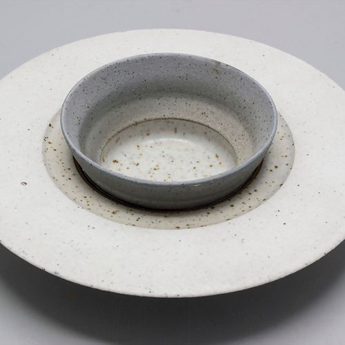 Studiokeramik, Kerzenständer, um 1980 Material: cerámica, cuerpo gris claro, Mar&hellip;