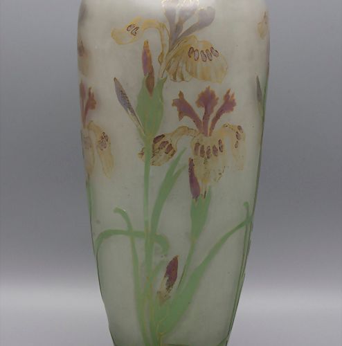 Jugendstil Vase mit Lilien / An Art Nouveau glass vase with lilies, Cristallerie&hellip;