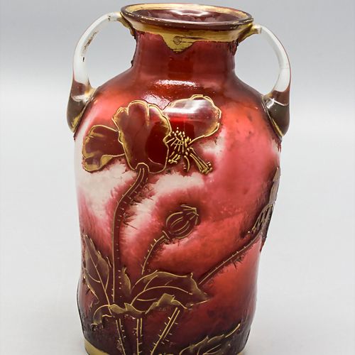 Jugendstil Vase mit Klatschmohn / An Art Nouveau glass vase with poppy flowers, &hellip;