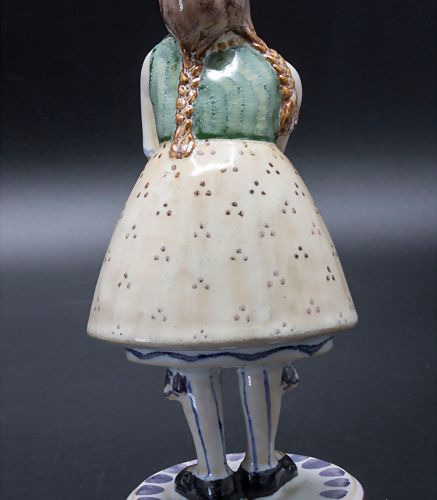 Jugendstil Keramikfigur 'Mädchen in Tracht' / A ceramic figure 'girl in costume'&hellip;
