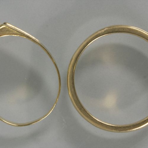 2 Goldringe / Two 14 ct gold rings Materiale: oro giallo Au 585/000, uno con pie&hellip;