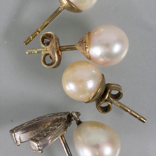 Konvolut aus 4 Perlenohrsteckern / A set of 4 pearl earrings Materiale: probabil&hellip;