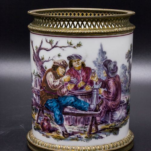Zierbecher / A porcelain beaker, 18. Jh. Material: Porzellan, polychrom gefasst,&hellip;