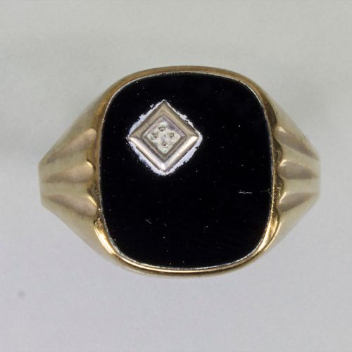 Siegelring / A 8 ct gold seal ring Material: Gelbgold Au 333/000, mit Schmuckste&hellip;