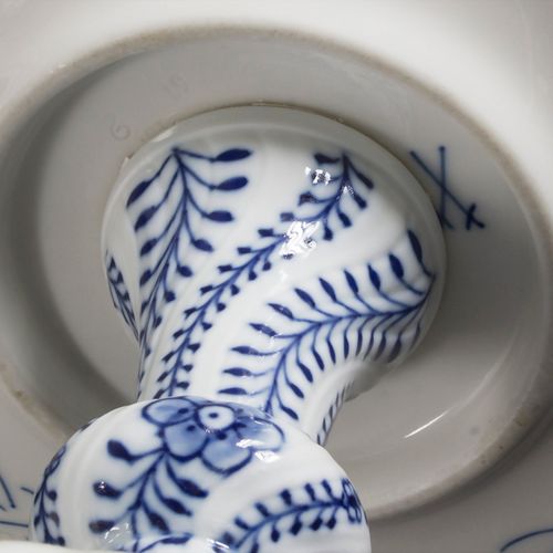 Zwiebelmuster Aufsatzschale/ An onion pattern top bowl, Meissen, 19. Jh. Matéria&hellip;