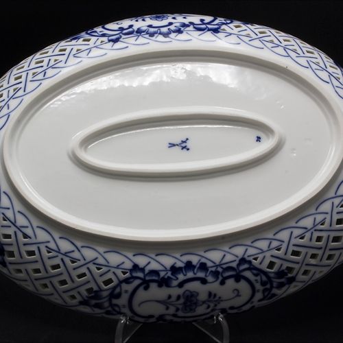 Zwiebelmuster Korbschale / An onion pattern basket bowl, Meissen, 19. Jh. Materi&hellip;