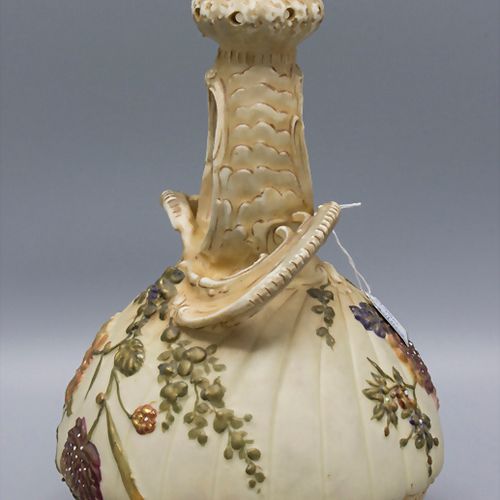 Jugendstil Vase / An Art Nouveau creamic vase, Ernst Wahliss, Wien Teblitz, um 1&hellip;