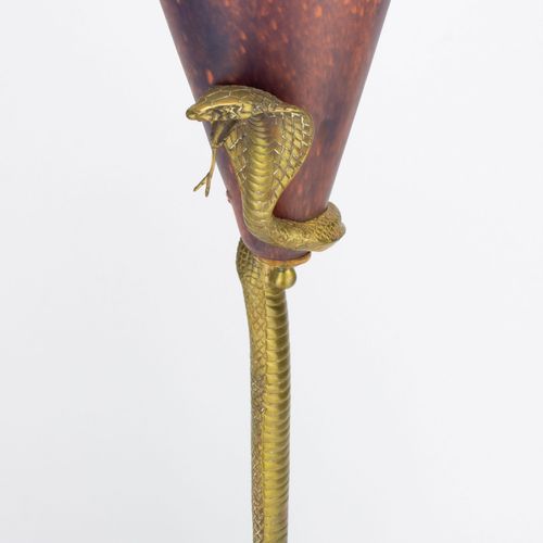 Kobralampe 
Cobra lamp
After Edgar Brandt (1880-1960), v-shaped orange-purple gl&hellip;