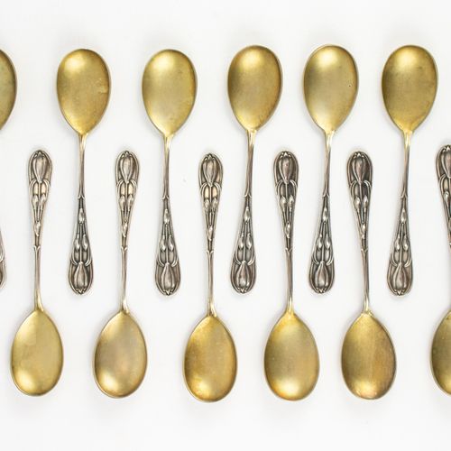 Set Eislöffel und ein Vorlegelöffel 
Set of ice cream spoons and a serving spoon&hellip;