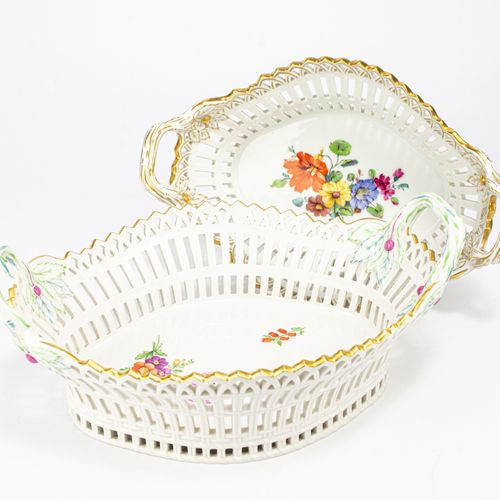 Paar Zierkörbe mit Henkeln 
Pair of ornamental baskets with handles
2-piece, KPM&hellip;