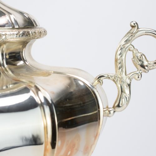 Samowar 
Samovar
20° sec. Secolo, argento, testato, bruciatore rimovibile, altez&hellip;