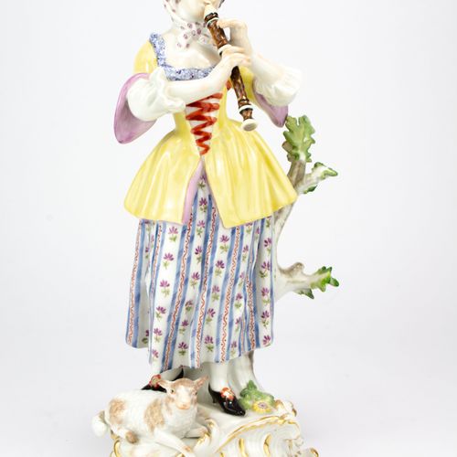 Schäferin mit Flöte 
Shepherdess with flute
Meissen, 20th century, design by J. &hellip;