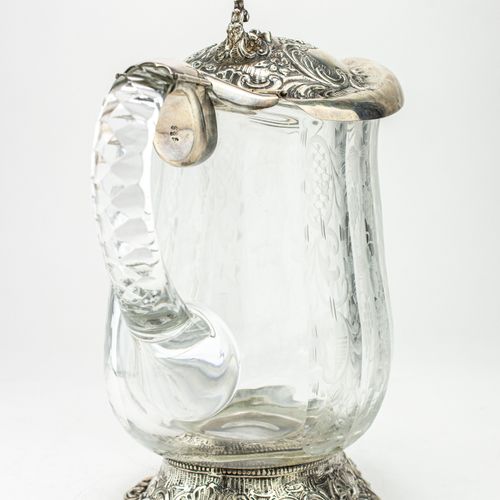 Kristallkanne mit ornamentiertem Silber 
Jarra de cristal con plata ornamentada
&hellip;