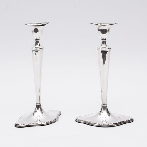 Paar Kerzenleuchter 
Paire de chandeliers
2 pièces, William Hutton & Sons Ld, Bi&hellip;