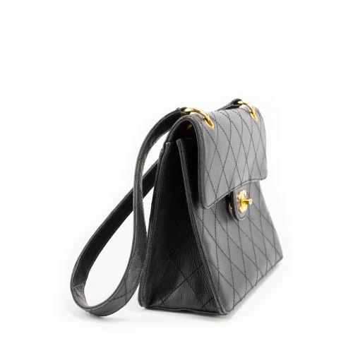 Chanel Schultertasche 
Chanel Schultertasche
Anfang 1980er Jahre, Flap Bag aus g&hellip;