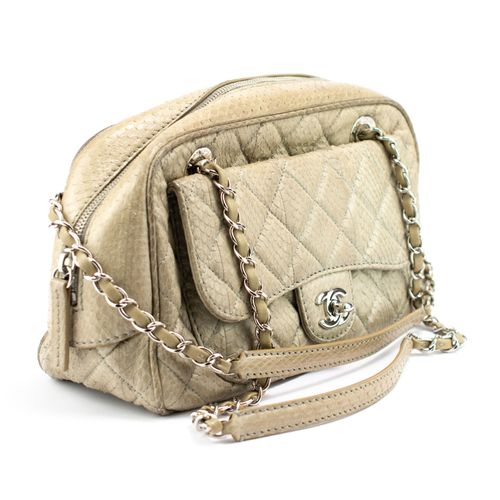 Chanel Schultertasche 
Borsa a tracolla Chanel
dopo il 2005, pelle di pitone gri&hellip;