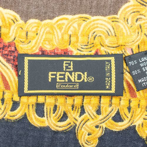 Fendi Halstuch 
Fendi écharpe
tissu mélangé, laine-soie, 130 cm x 270 cm, étique&hellip;