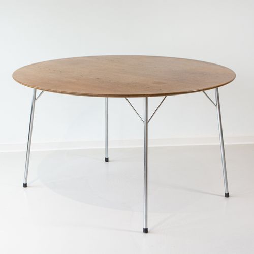 Esstisch mit 6 Stühlen 
Table de salle à manger avec 6 chaises
7 pièces, Arne Ja&hellip;