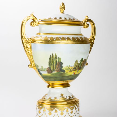 Amphorenvase mit Landschaftsmotiven 
Vase amphore avec motifs paysagers
Hutschen&hellip;