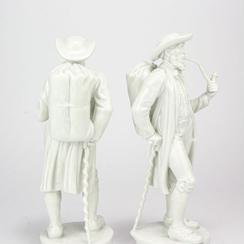 Paar Wanderer mit Pfeife 
一对带烟斗的步行者
2件，Fürstenberg，20世纪，瓷器，白色，均高24厘米，底部有厂家标记，状态A