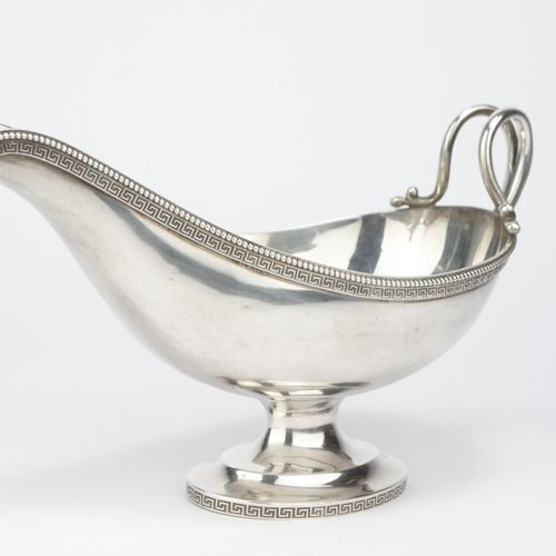 Sauciere mit Mäanderrelief 
Salsiera con rilievo a meandro
Tiffany & Co., USA, c&hellip;