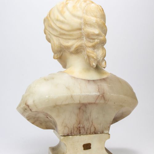 MÄDCHENBÜSTE Artista sconosciuto (XIX/XX sec.)
Busto di ragazza, Francia, 1900-1&hellip;