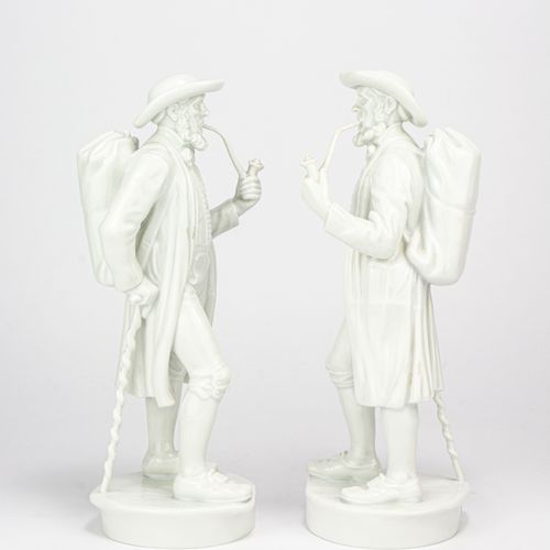 Paar Wanderer mit Pfeife 
一对带烟斗的步行者
2件，Fürstenberg，20世纪，瓷器，白色，均高24厘米，底部有厂家标记，状态A