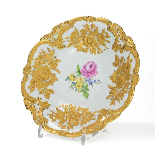 Prunkteller 
Porcelainplate
Meissen, 20th century, white porcelain, gold painted&hellip;
