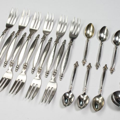 Konvolut Besteckteile 
Set of cutlery
18 pieces, Wilkens & Söhne, Bremen, beginn&hellip;