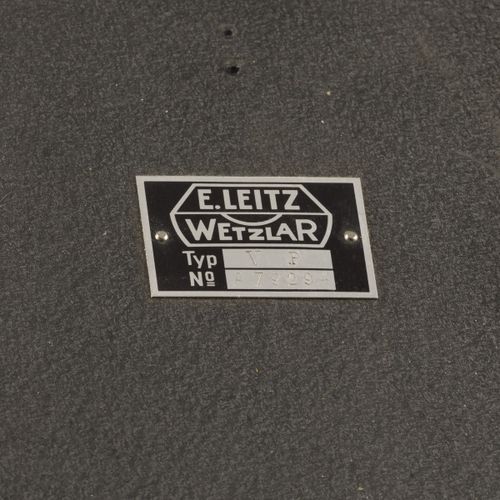 A Leitz Wetzlar epidiascope. Numéro de série : A79294