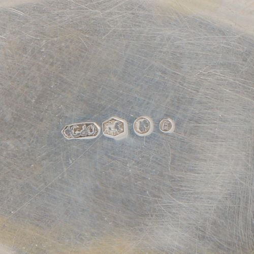 Snuff box silver. Modèle ovale avec décorations moulées en relief. Pays Bas, Sch&hellip;