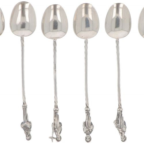 (6) piece set of apostle teaspoons silver. Ornée de 6 apôtres stylisés. Pays Bas&hellip;