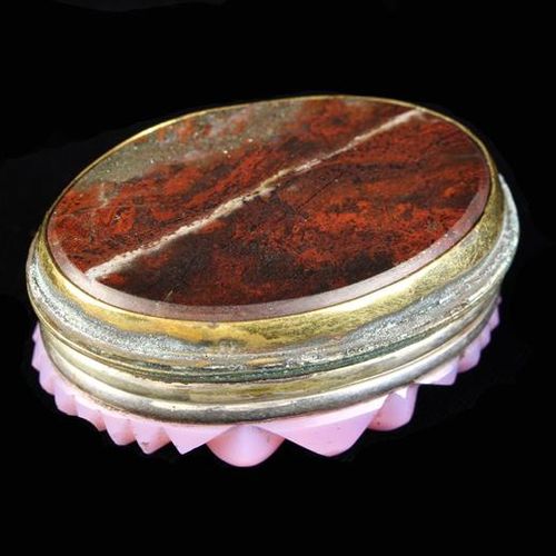 Null A Fine 19th Century French Vinaigrette of oval form. The pink glass lid cut&hellip;
