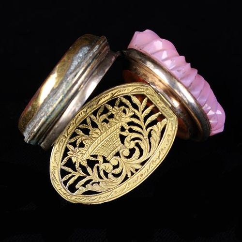 Null A Fine 19th Century French Vinaigrette of oval form. The pink glass lid cut&hellip;