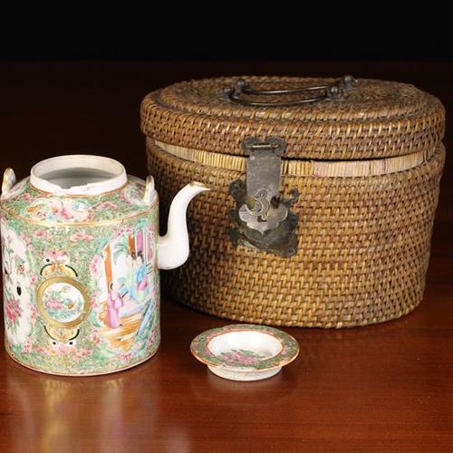 Null Eine kantonesische Teekanne (A/F) aus dem 19. Jahrhundert, aufwendig mit po&hellip;