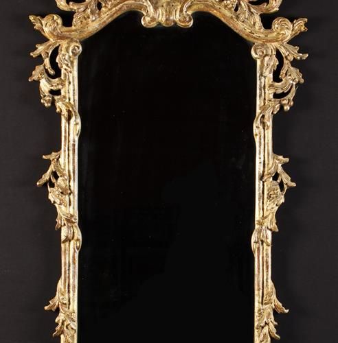 Null Specchio da parete in legno dorato intagliato del XVIII secolo. Il vetro a &hellip;