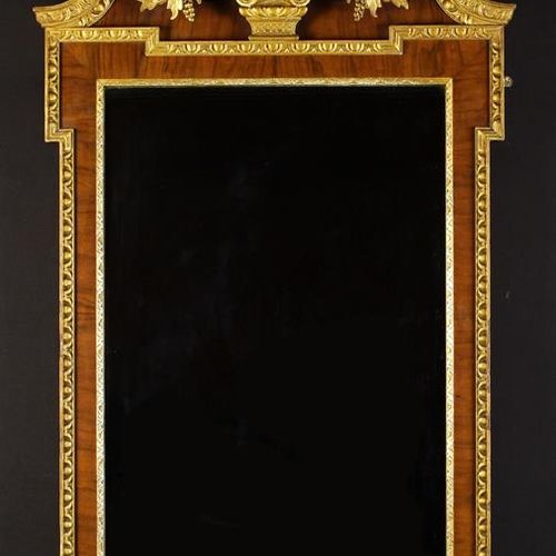 Null Miroir mural en noyer et colis du début de l'époque géorgienne. Le verre re&hellip;