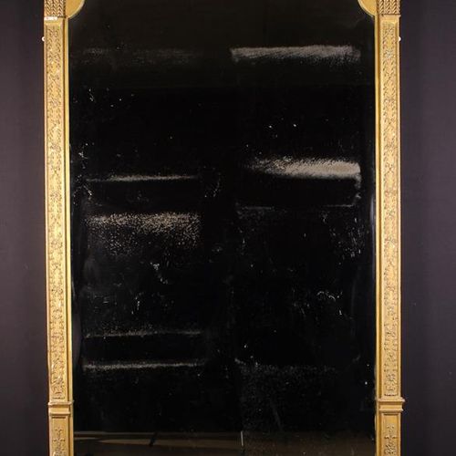 Null Großer vergoldeter Spiegel mit Rahmen aus dem 19. Das rechteckige Glas befi&hellip;