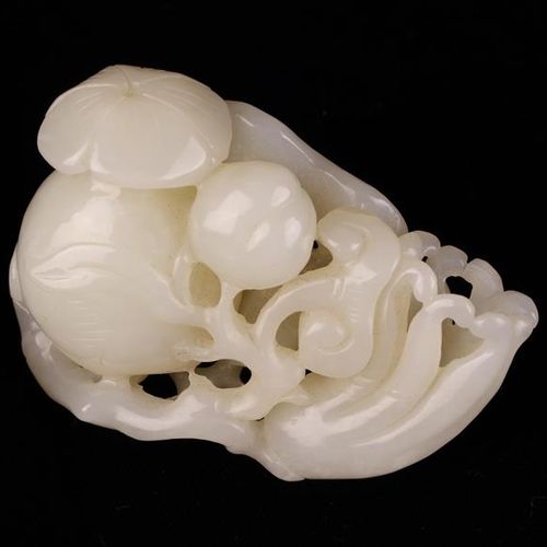 Null An Antique Chinese White Jade Carving of Peach & Flower, 2¾'' (7 cm) in len&hellip;