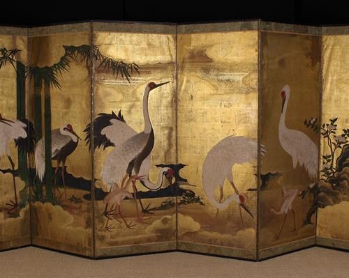 Null 一幅日本江户时代的六折屏风，画的是竹子、牡丹和岩画中的鹳鸟，在金色的天空和头顶的云朵中展示。每幅画67'' x 25¼'' (170 cm x 64 &hellip;