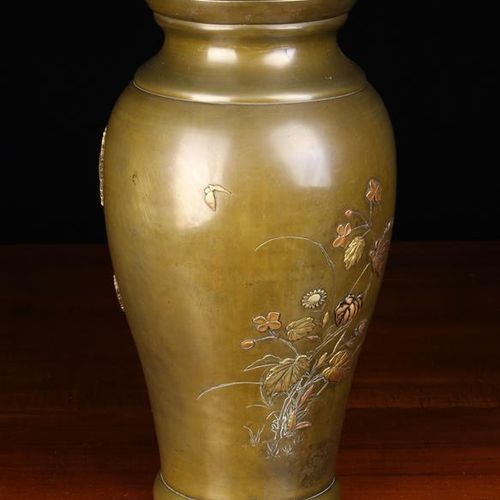 Null Fino jarrón japonés de bronce con forma de balaustre ascendente, ricamente &hellip;