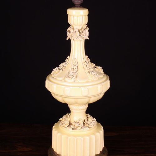 Null Lampe d'appoint ornementale avec un corps en céramique en forme d'urne émai&hellip;