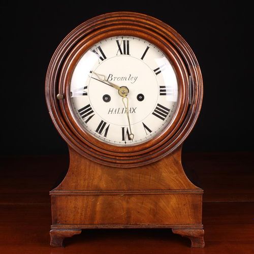 Null Horloge à cadran du 19ème siècle avec mouvement fusée. Le cadran en émail c&hellip;
