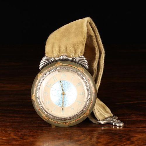 Null Horloge Sedan de la fin du 19e siècle. La pendule circulaire plate est susp&hellip;