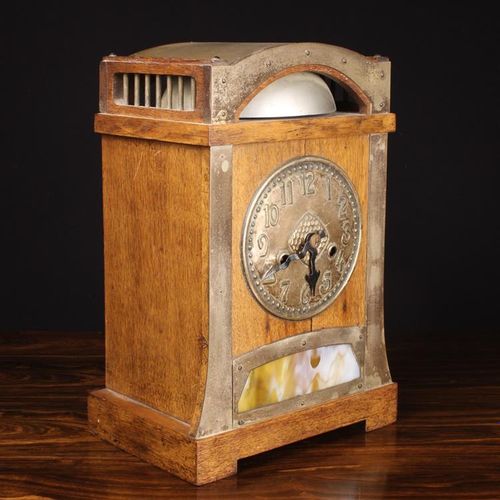 Null Horloge de cheminée en chêne de style Arts & Crafts, avec un panneau de ver&hellip;