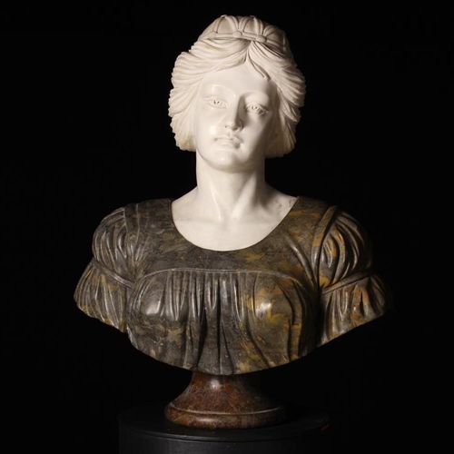 Null Buste en marbre bicolore d'une dame sculptée dans du marbre blanc avec une &hellip;